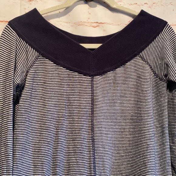 Free People long sweater stripe tunic scoop neck Small pullover navy top - Picture 5 of 9